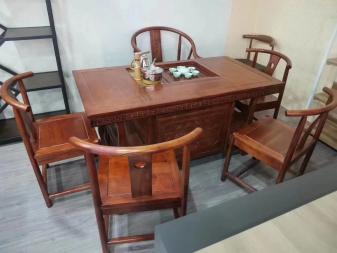 回收各种新家具二手的家具,家电办公用品,各种沙发铁架床货架等